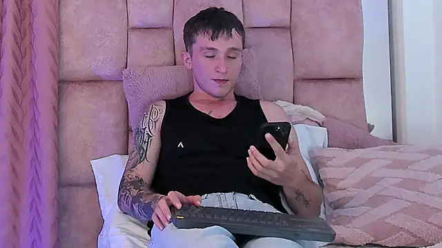 Snapshot of Dylanwhite23_ chatting on 03-11-25, 04:10 Dylanwhite23 online show from 03-11-25, 04:10