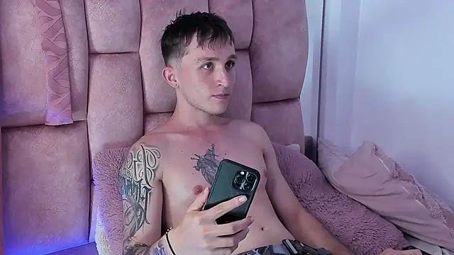 Snapshot of Dylanwhite23_ chatting on 03-16-25, 04:30 Dylanwhite23 online show from 03-16-25, 04:30