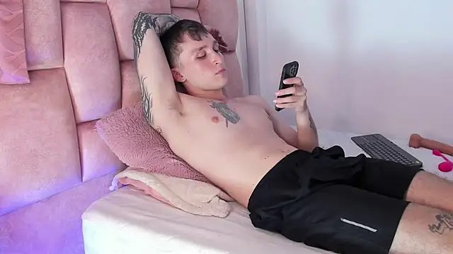 Snapshot of Dylanwhite23_ chatting on 03-21-25, 06:49 Dylanwhite23 online show from 03-21-25, 06:49