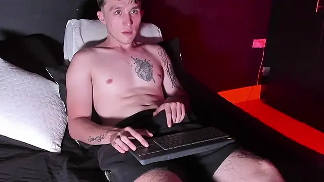 Snapshot of Dylanwhite23_ chatting on 09-21-25, 10:33 Dylanwhite23 online show from 09-21-25, 10:33