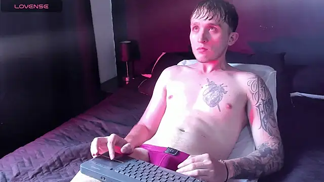 Snapshot of Dylanwhite23_ chatting on 12-15-25, 05:06 Dylanwhite23 online show from 12-15-25, 05:06