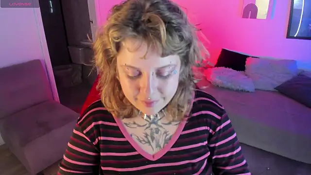 Snapshot of Sabrina_scarlett chatting on 10-17-25, 04:59 Sabrina scarlett online show from 10-17-25, 04:59