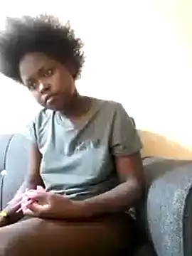 Snapshot of Sweetcecie01 chatting on 11-21-25, 09:46 Sweetcecie01 online show from 11-21-25, 09:46