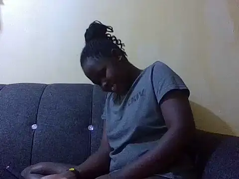 Snapshot of Sweetcecie01 chatting on 12-14-25, 07:18 Sweetcecie01 online show from 12-14-25, 07:18