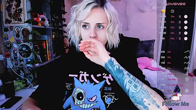 NaniMoore online show from 10-18-25, 08:42