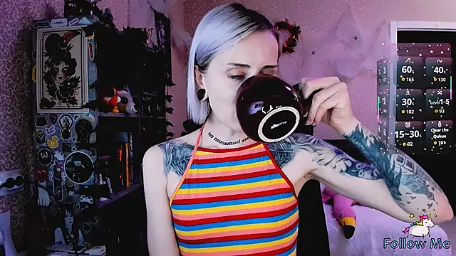 NaniMoore online show from 11-09-25, 08:18