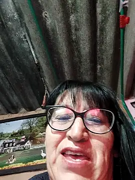Snapshot of clarita_01 chatting on 10-01-25, 11:38 clarita 01 online show from 10-01-25, 11:38