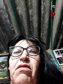 Snapshot of clarita_01 chatting on 10-02-25, 10:44 clarita 01 online show from 10-02-25, 10:44
