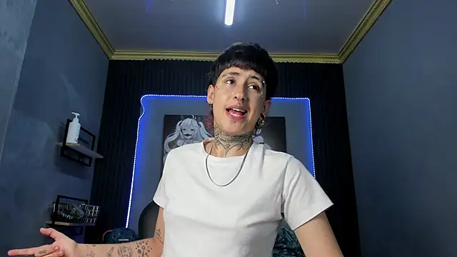 Ethan lennox online show from 11-18-25, 03:27