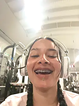 Snapshot of _vaness chatting on 12-30-24, 05:26 vaness online show from 12-30-24, 05:26