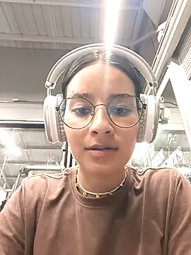 Snapshot of _vaness chatting on 01-08-25, 06:09 vaness online show from 01-08-25, 06:09