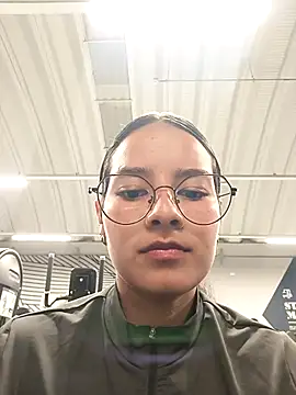 Snapshot of _vaness chatting on 02-15-25, 04:36 vaness online show from 02-15-25, 04:36