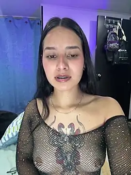 Snapshot of _vaness chatting on 10-10-25, 05:17 vaness online show from 10-10-25, 05:17