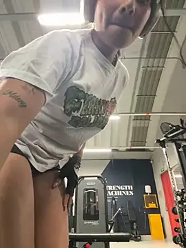 Snapshot of _vaness chatting on 10-29-25, 05:42 vaness online show from 10-29-25, 05:42