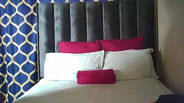 Snapshot of SuvieyX chatting on 05-13-26, 07:28 SuvieyX online show from 05-13-26, 07:28