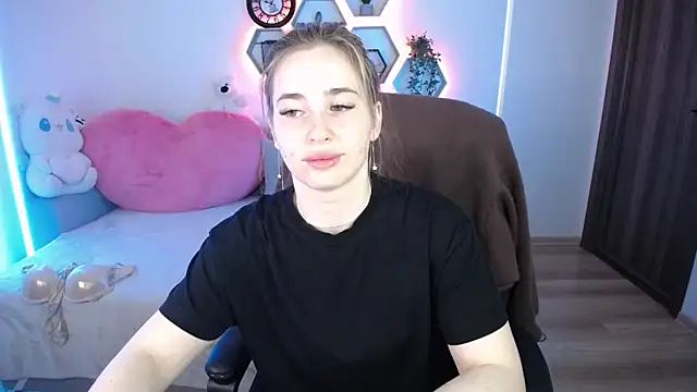 SabrinViolet online show from 04-24-26, 08:06