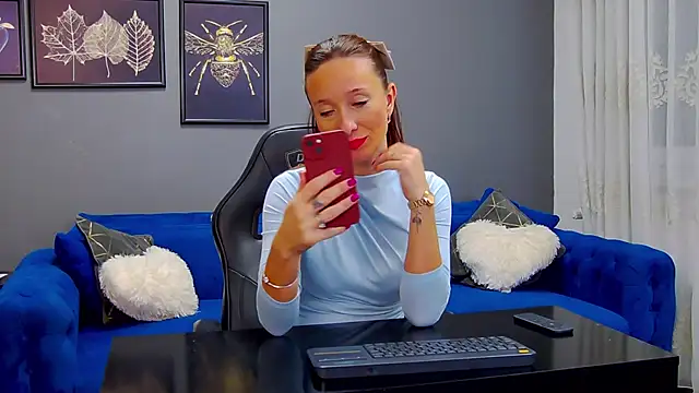 Snapshot of AnneHove chatting on 12-04-25, 05:28 AnneHove online show from 12-04-25, 05:28