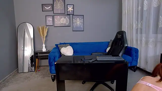 Snapshot of AnneHove chatting on 12-04-25, 07:00 AnneHove online show from 12-04-25, 07:00