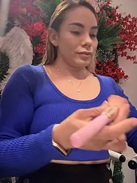 Sara Gomez online show from 10-14-25, 01:39