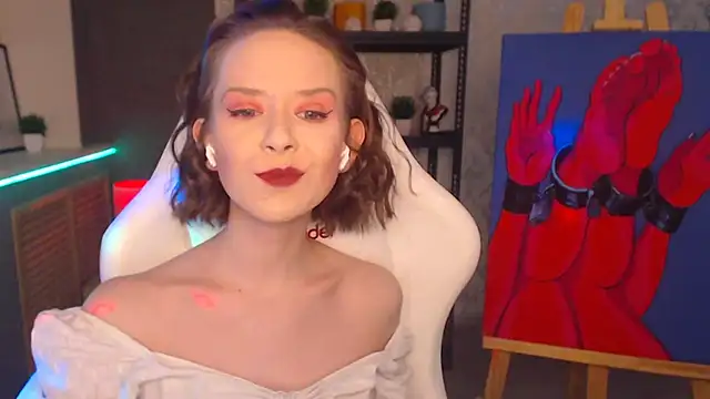 Snapshot of FascinatingEyess chatting on 12-19-24, 10:21 FascinatingEyess online show from 12-19-24, 10:21