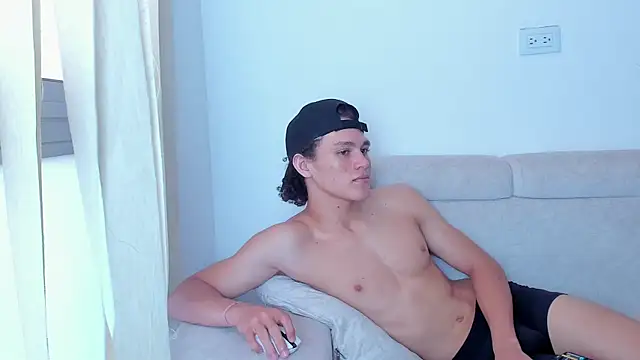 Snapshot of laurent_nova chatting on 01-28-25, 07:21 laurent nova online show from 01-28-25, 07:21