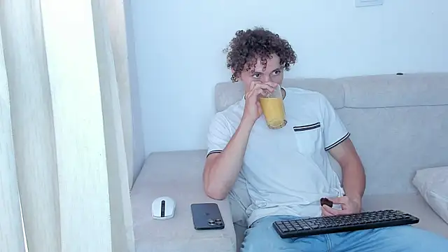 Snapshot of laurent_nova chatting on 02-06-25, 09:38 laurent nova online show from 02-06-25, 09:38