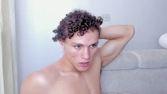 Snapshot of laurent_nova chatting on 02-16-25, 02:32 laurent nova online show from 02-16-25, 02:32