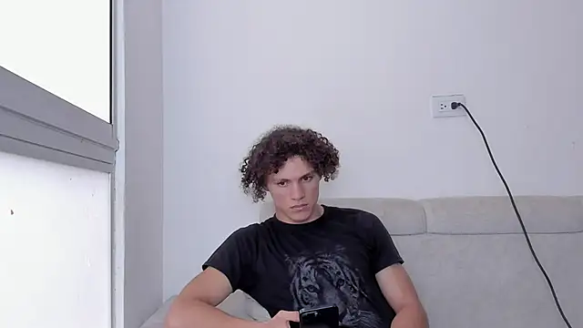 Snapshot of laurent_nova chatting on 02-18-25, 05:42 laurent nova online show from 02-18-25, 05:42