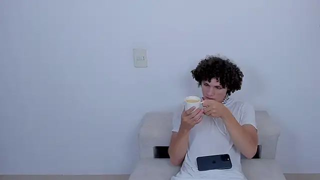 Snapshot of laurent_nova chatting on 03-10-25, 06:01 laurent nova online show from 03-10-25, 06:01