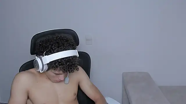 Snapshot of laurent_nova chatting on 09-13-25, 12:16 laurent nova online show from 09-13-25, 12:16