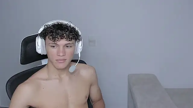 Snapshot of laurent_nova chatting on 09-14-25, 08:30 laurent nova online show from 09-14-25, 08:30