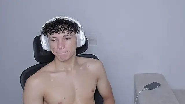 Snapshot of laurent_nova chatting on 09-20-25, 06:42 laurent nova online show from 09-20-25, 06:42