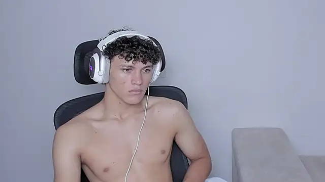 Snapshot of laurent_nova chatting on 09-23-25, 07:17 laurent nova online show from 09-23-25, 07:17