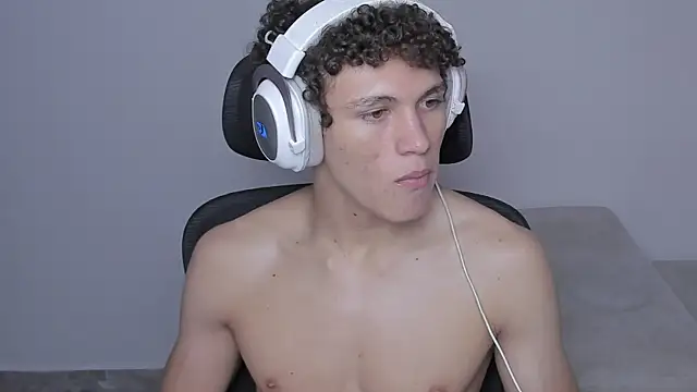 Snapshot of laurent_nova chatting on 10-04-25, 05:05 laurent nova online show from 10-04-25, 05:05