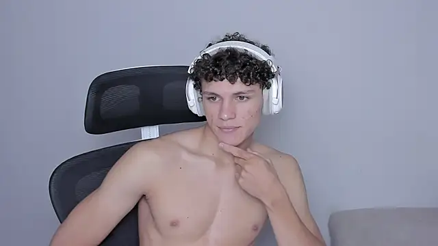 Snapshot of laurent_nova chatting on 10-06-25, 03:04 laurent nova online show from 10-06-25, 03:04