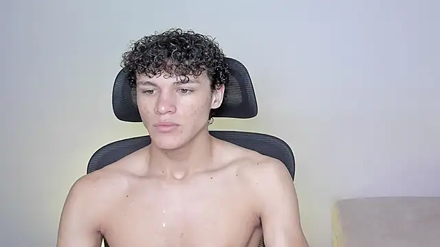 Snapshot of laurent_nova chatting on 10-14-25, 06:25 laurent nova online show from 10-14-25, 06:25