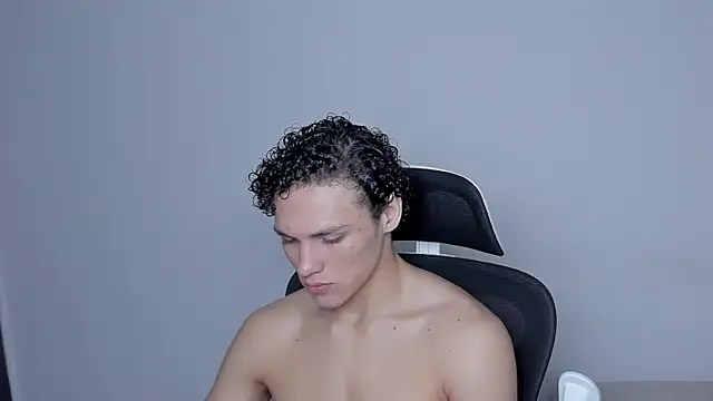 Snapshot of laurent_nova chatting on 11-17-25, 01:11 laurent nova online show from 11-17-25, 01:11