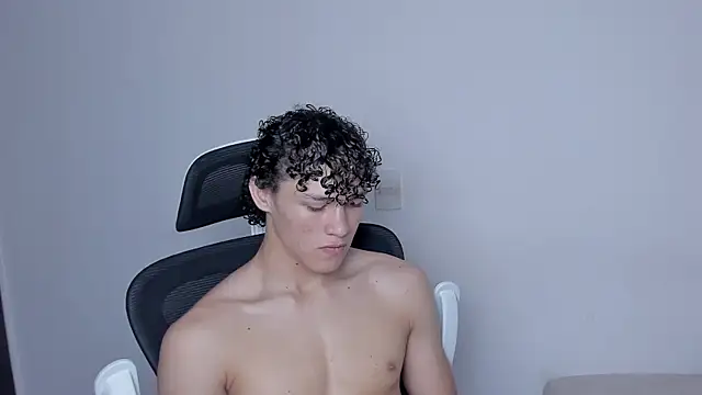 Snapshot of laurent_nova chatting on 11-19-25, 05:13 laurent nova online show from 11-19-25, 05:13