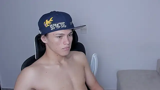 Snapshot of laurent_nova chatting on 11-28-25, 06:21 laurent nova online show from 11-28-25, 06:21