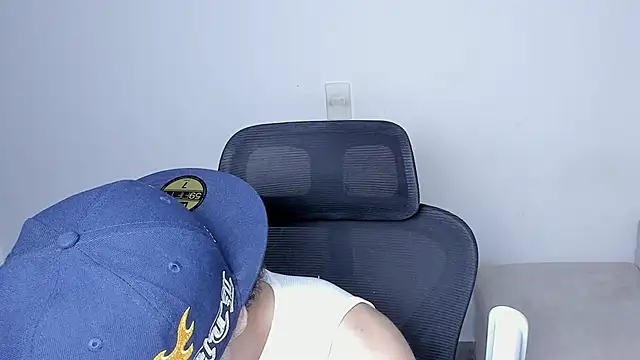 Snapshot of laurent_nova chatting on 12-03-25, 08:07 laurent nova online show from 12-03-25, 08:07