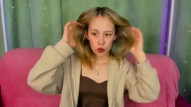 Snapshot of SofiaSolar chatting on 04-06-26, 04:46 SofiaSolar online show from 04-06-26, 04:46