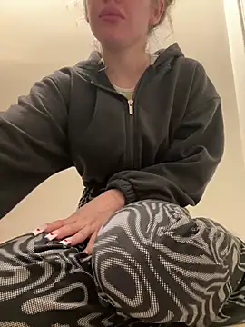 Holly-Glamour online show from 03-04-25, 12:50