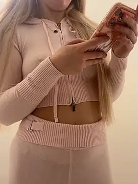 Holly-Glamour online show from 12-05-25, 05:09