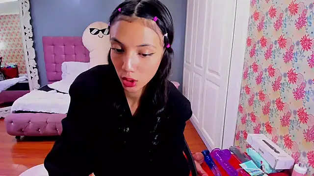 Iris Stone  online show from 03-13-25, 09:05