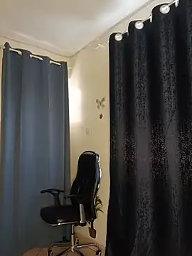 Snapshot of Cryaluna chatting on 06-21-26, 07:44 Cryaluna online show from 06-21-26, 07:44