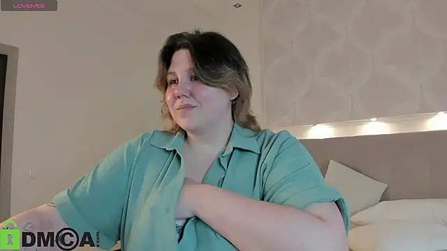 Snapshot of Ruth_Oliver chatting on 07-21-26, 01:08 Ruth Oliver online show from 07-21-26, 01:08