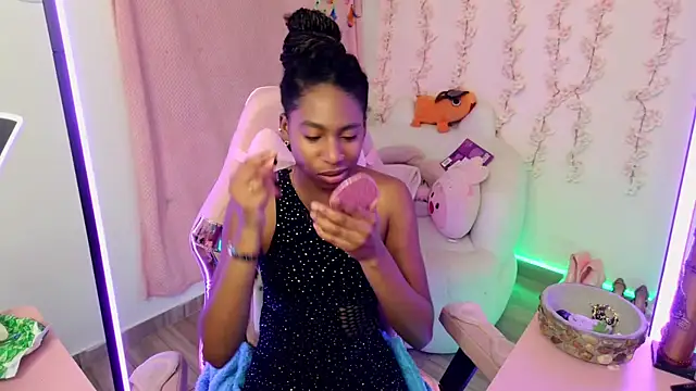 Queen perla  online show from 12-18-25, 08:04