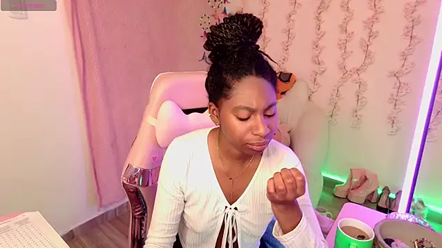 Queen perla  online show from 12-22-25, 12:24