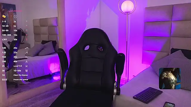 Snapshot of mssjulia chatting on 01-10-25, 11:50 mssjulia online show from 01-10-25, 11:50