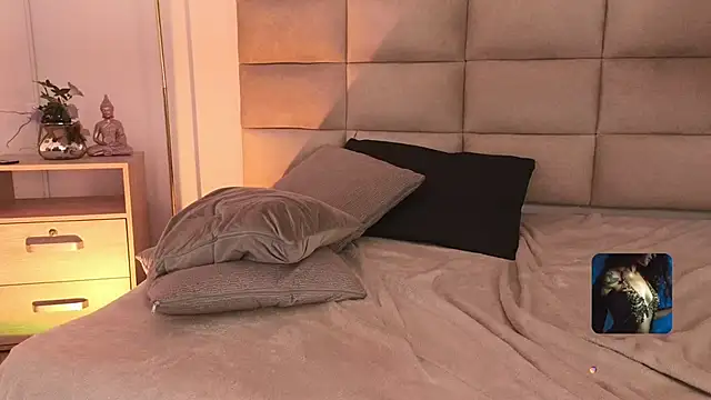 Snapshot of mssjulia chatting on 01-22-25, 12:27 mssjulia online show from 01-22-25, 12:27